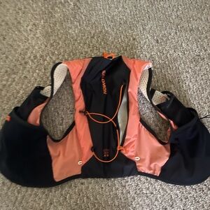 Salomon Women’s Running Vest
EXCELLENT CONDITION 
WATER BOTTLES NOT INCLUDED